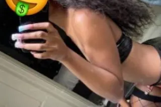 Soaking 💦Ready , Outcall incall Woburn😍😮‍💨 - Image 1